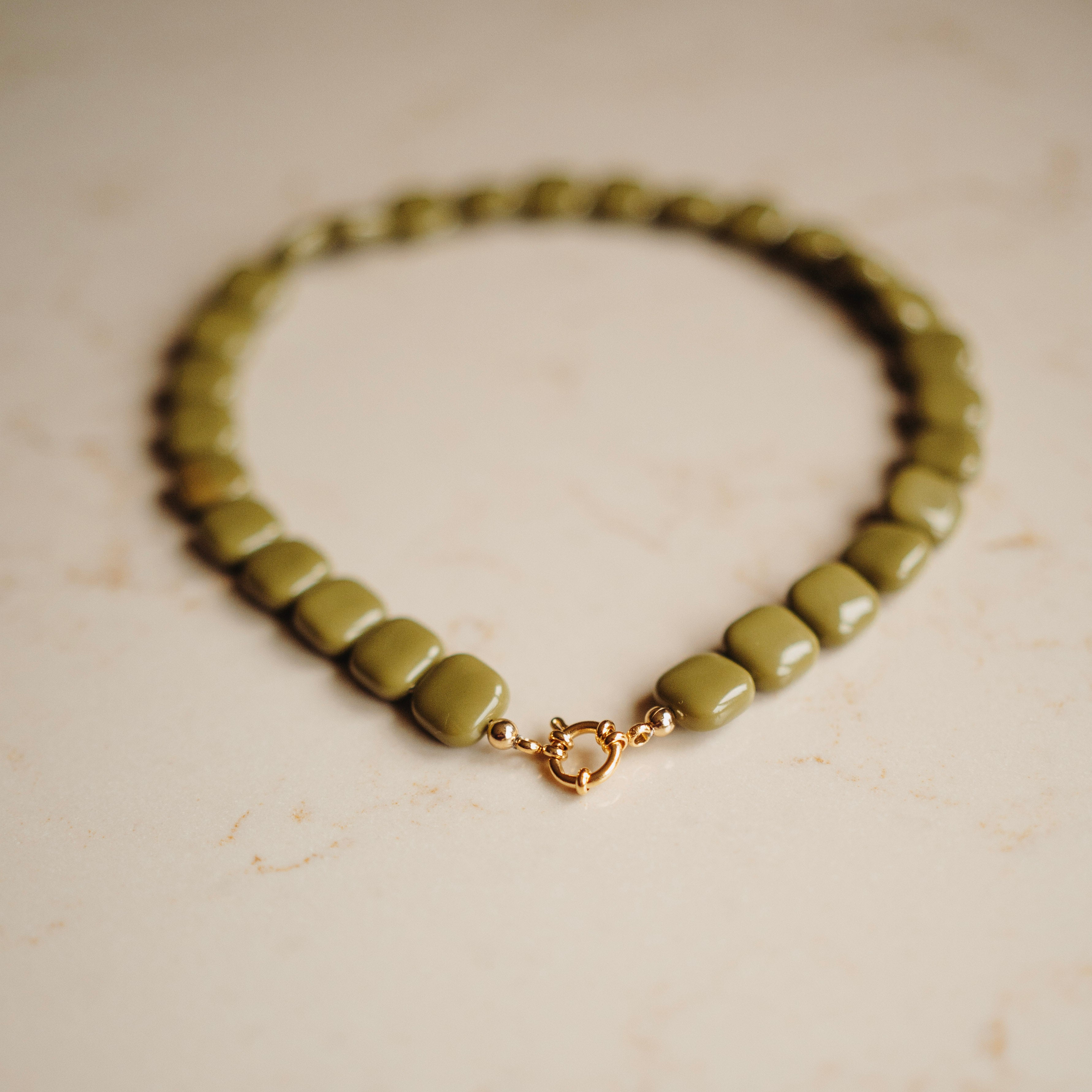 Collier Zwaantje - Vierkant Mosgroen