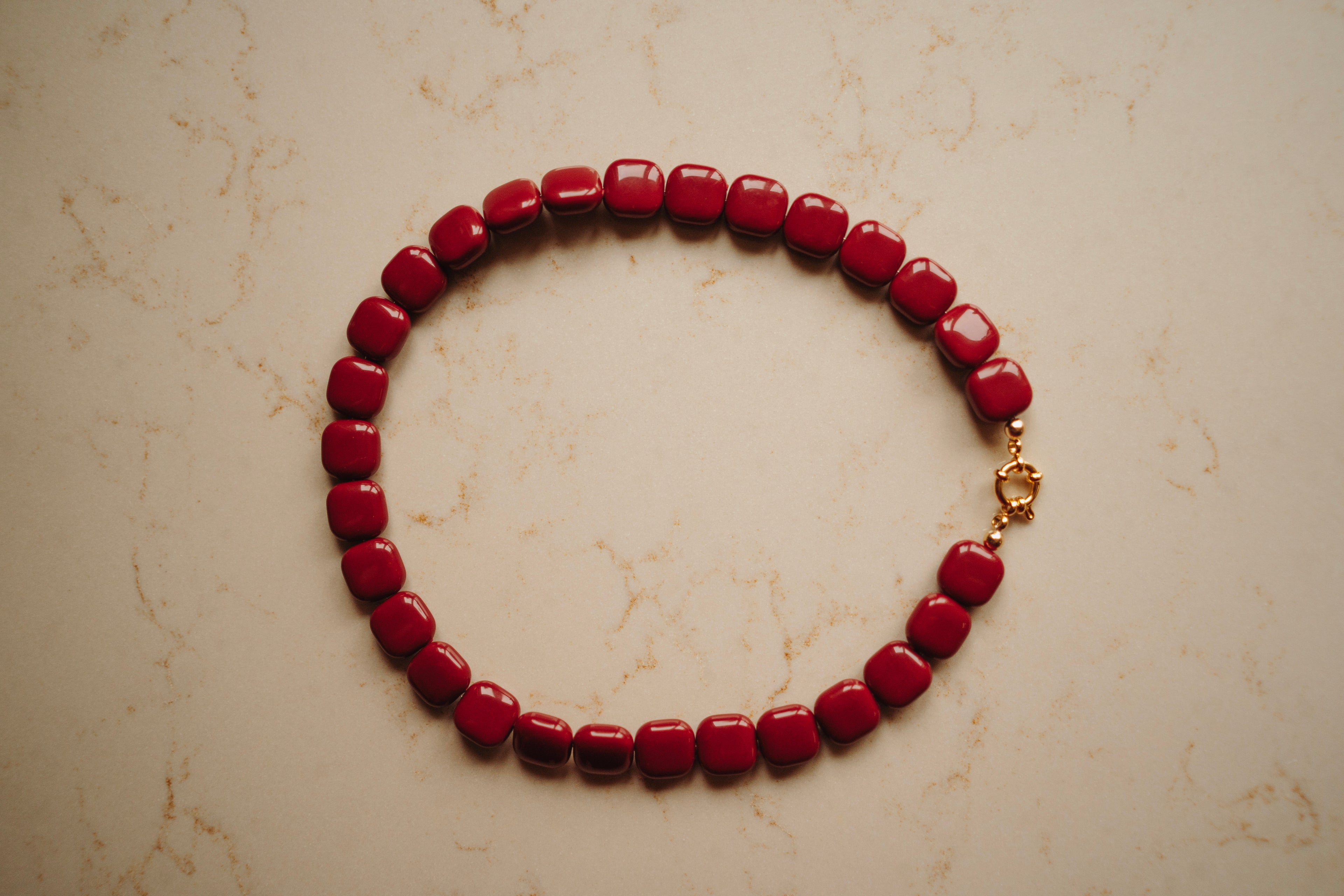 Collier Zwaantje - Vierkant Wijnrood