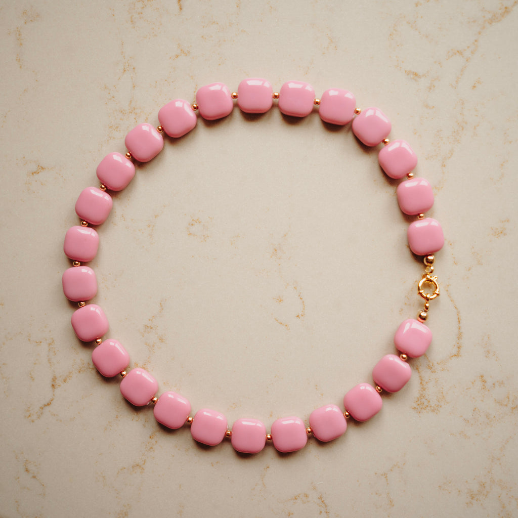 Collier Zwaantje - Vierkant Oudroze - met vergulde kralen