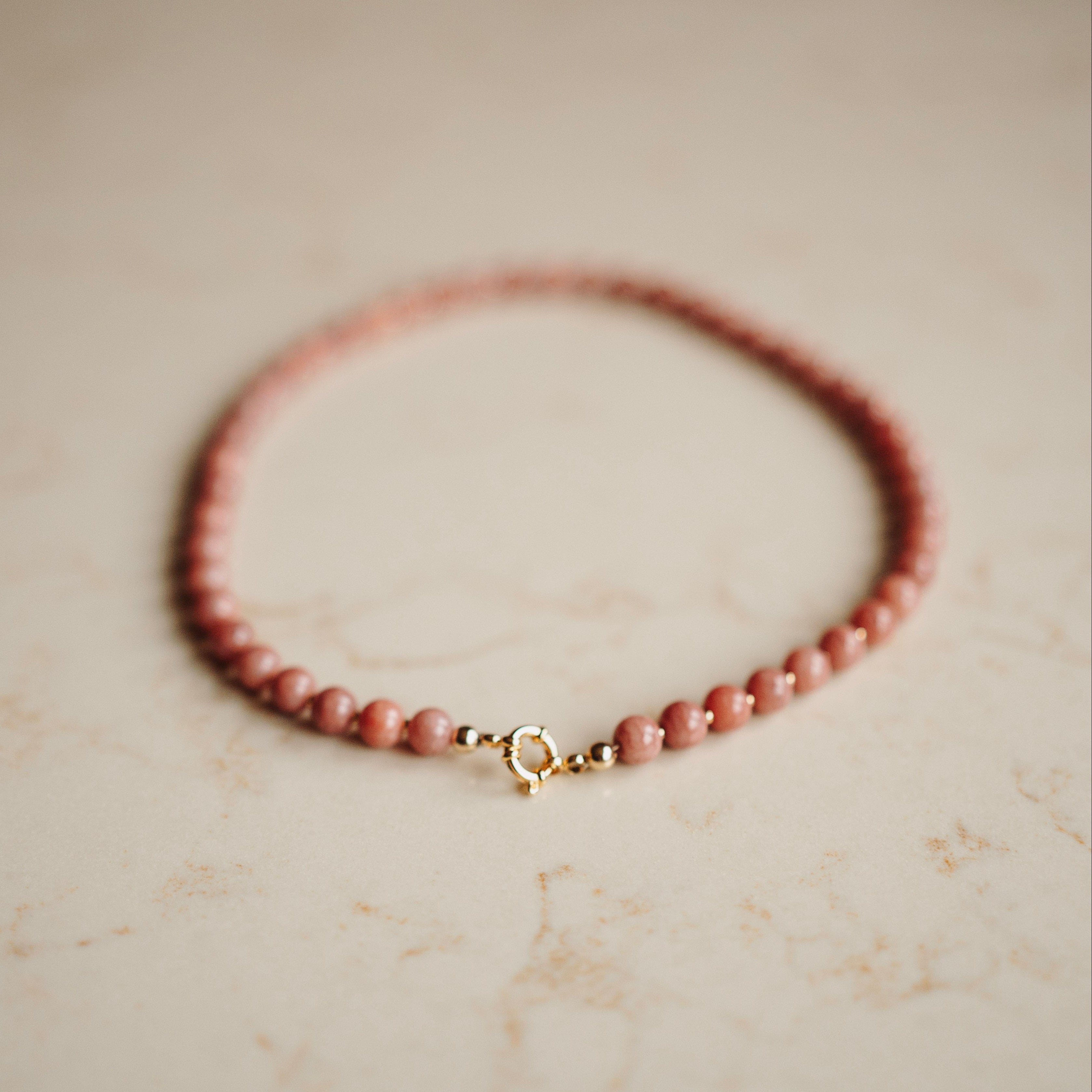 Collier Mies - Rond Terra Roze - met vergulde kralen