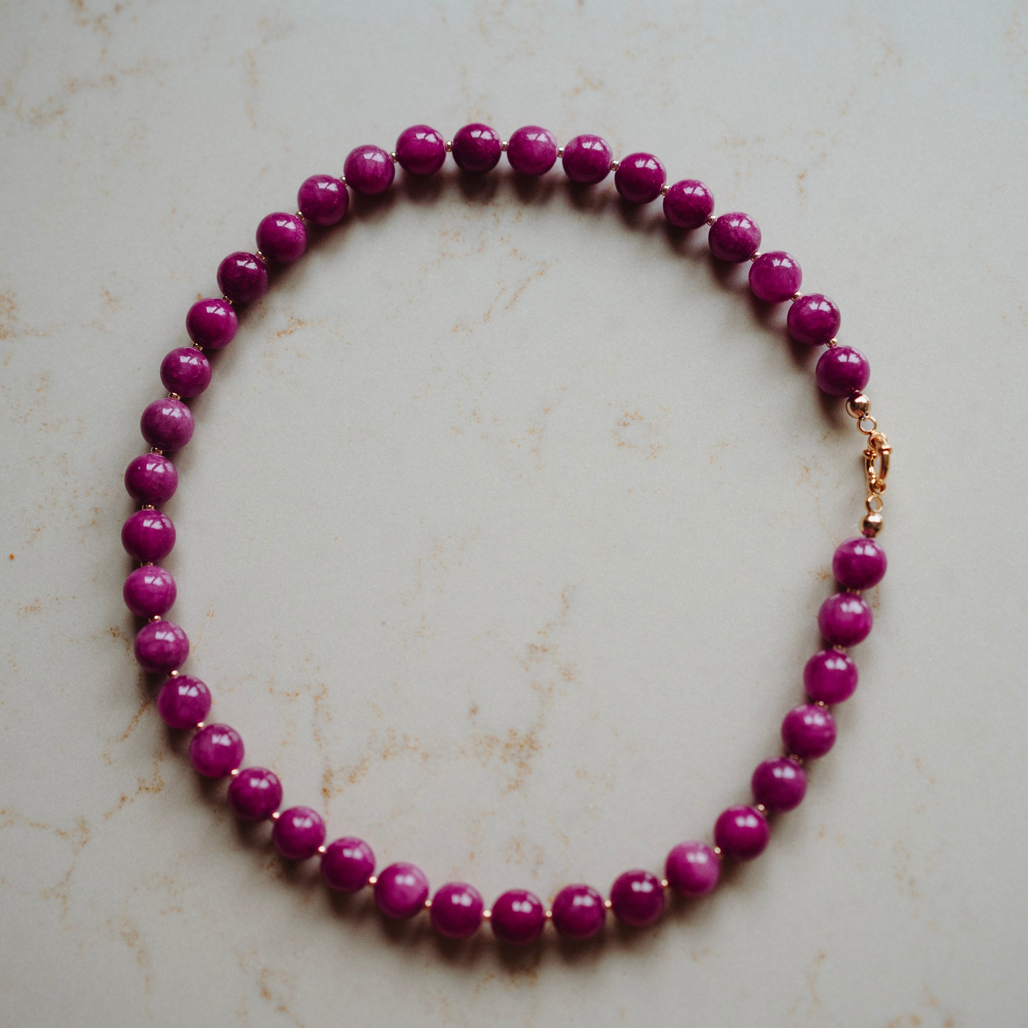 Collier Echte Jade - Rond Cyclaam - met vergulde kralen