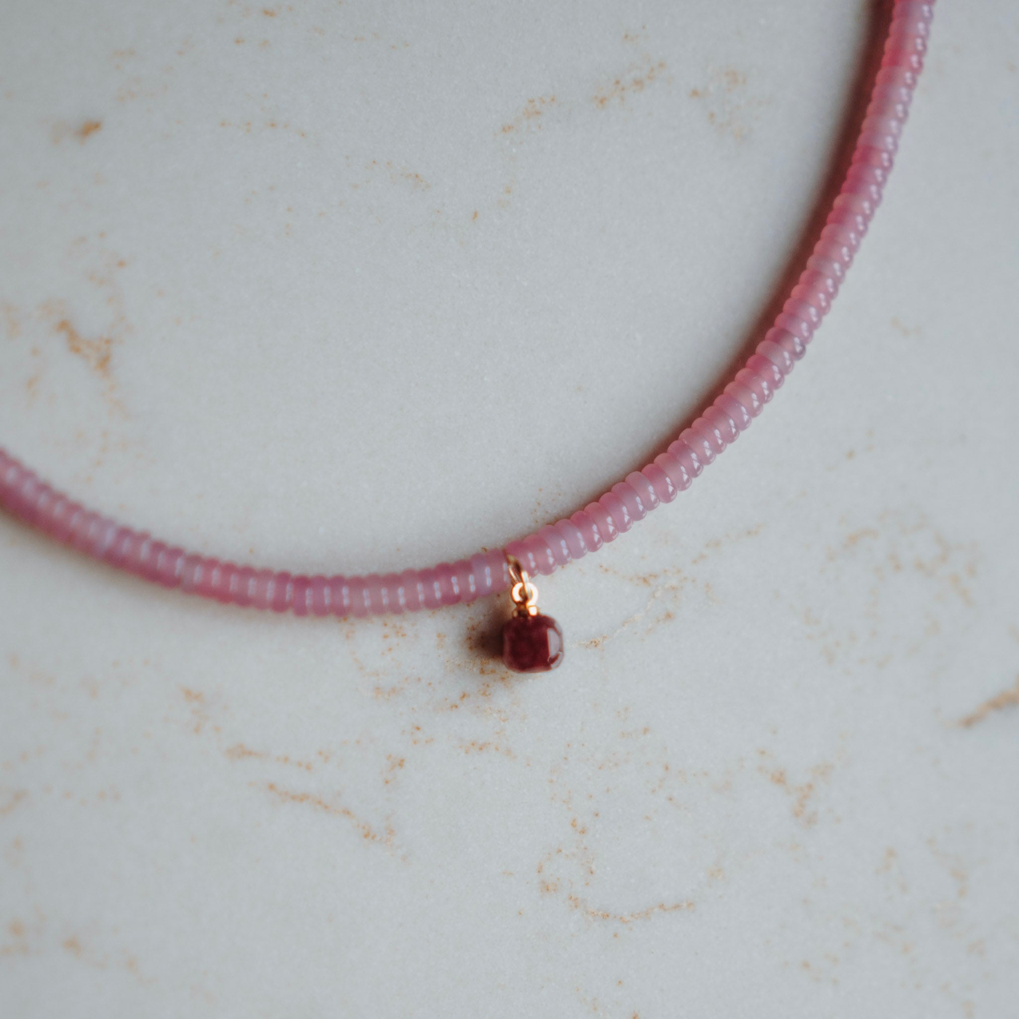Collier Niene - echte Jade met Toermalijn bedel