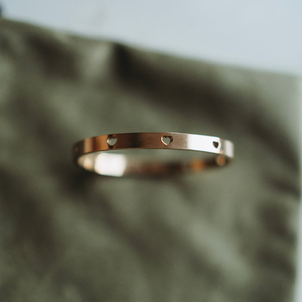 Armband Ise - scharnierarmband met hartjes