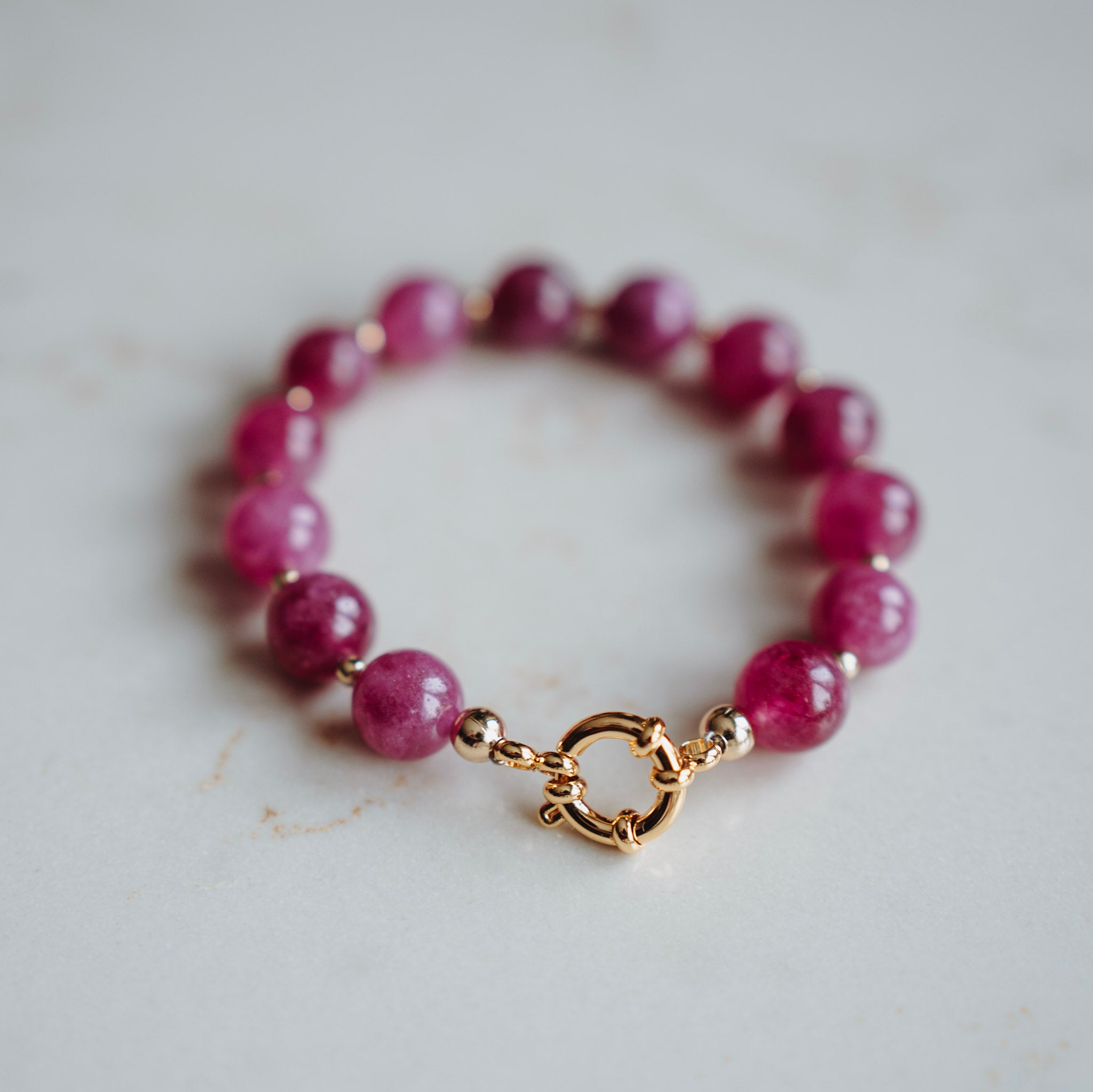 armband Echte Jade - Rond Cyclaam - met vergulde kralen