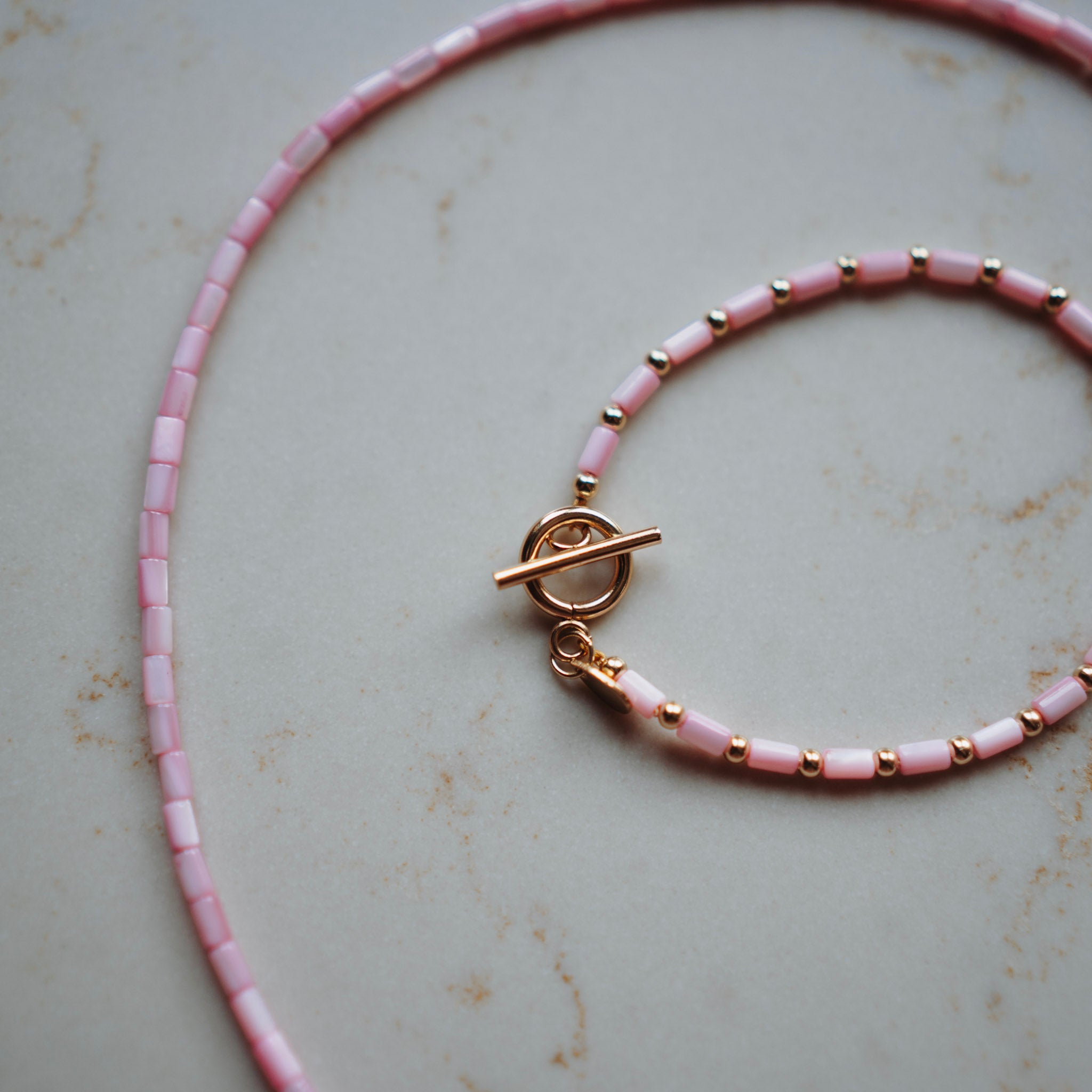 Armband Sia - parelmoer roze