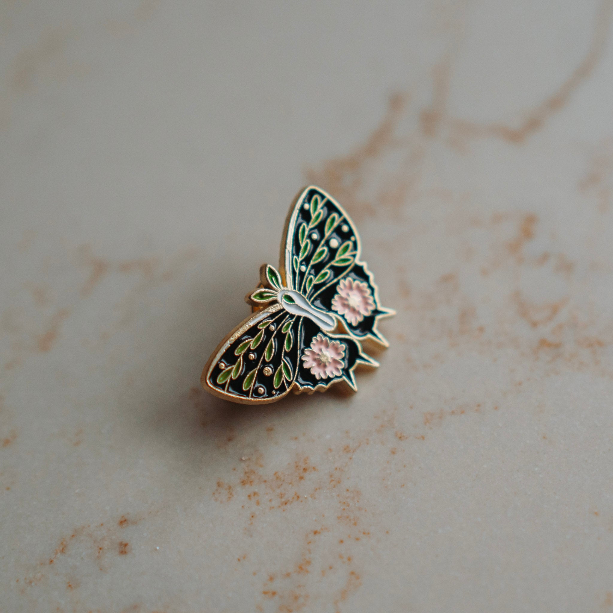 Broche livia - Enamel nachtvlinder