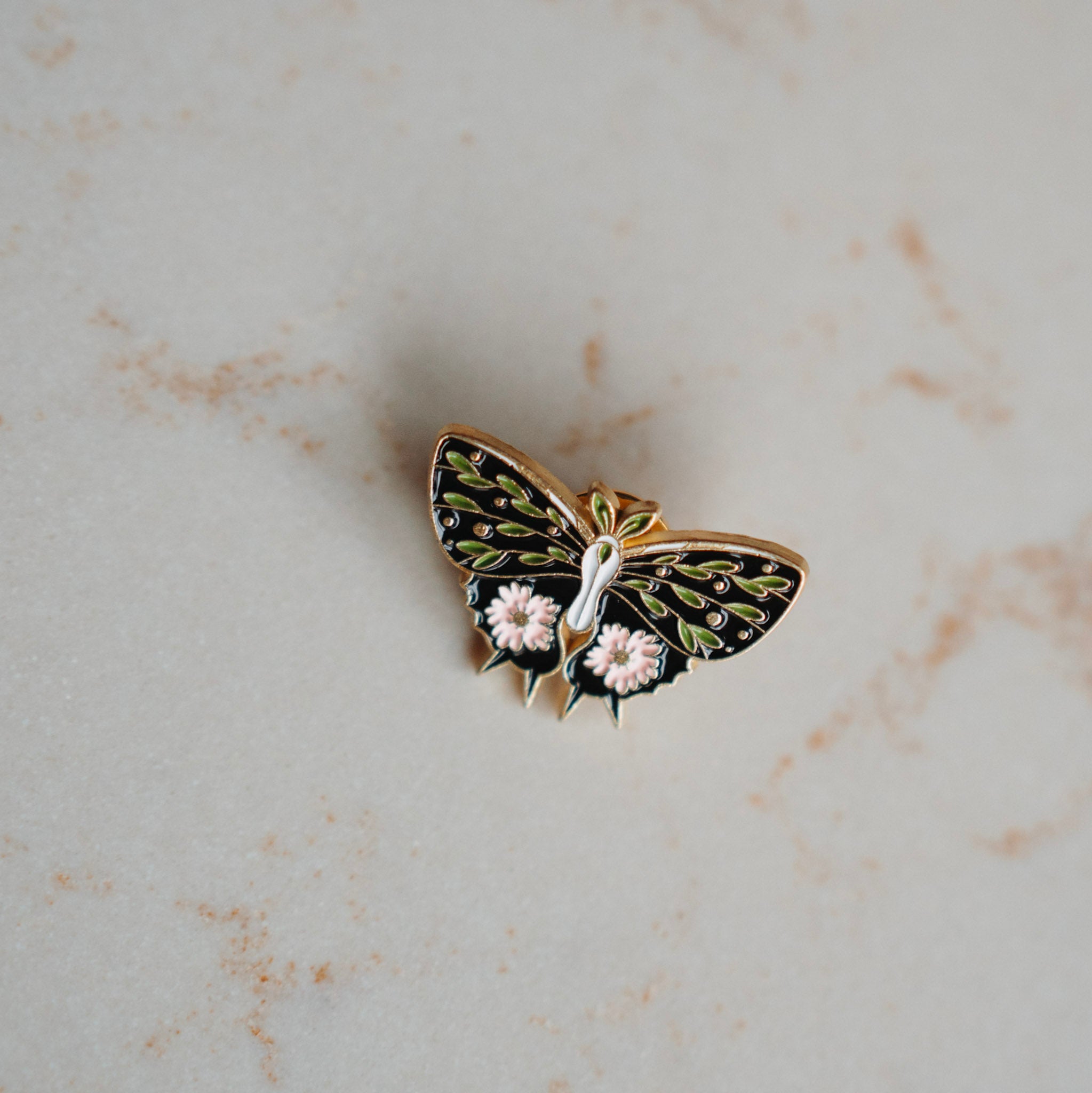 Broche livia - Enamel nachtvlinder