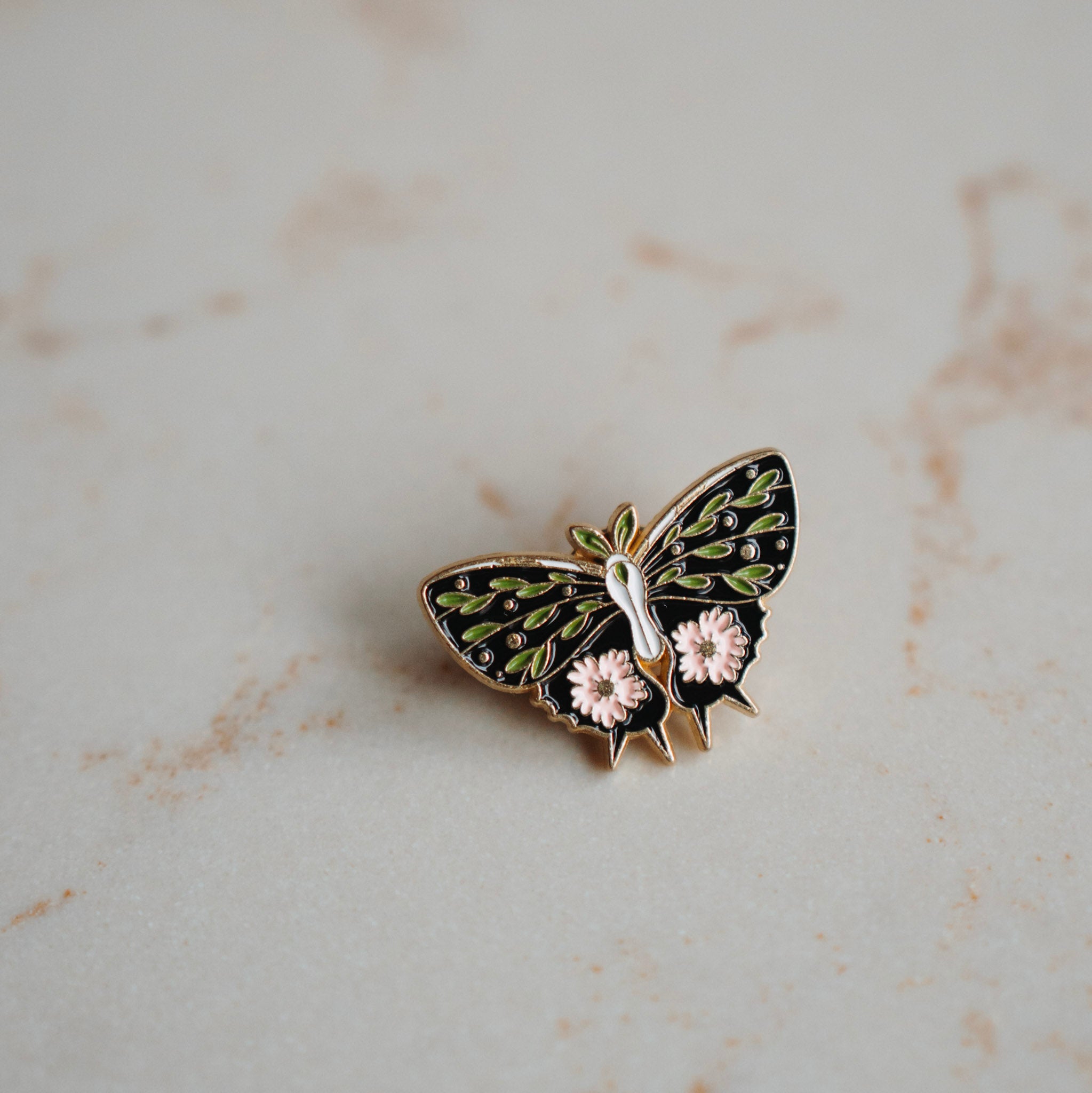 Broche livia - Enamel nachtvlinder